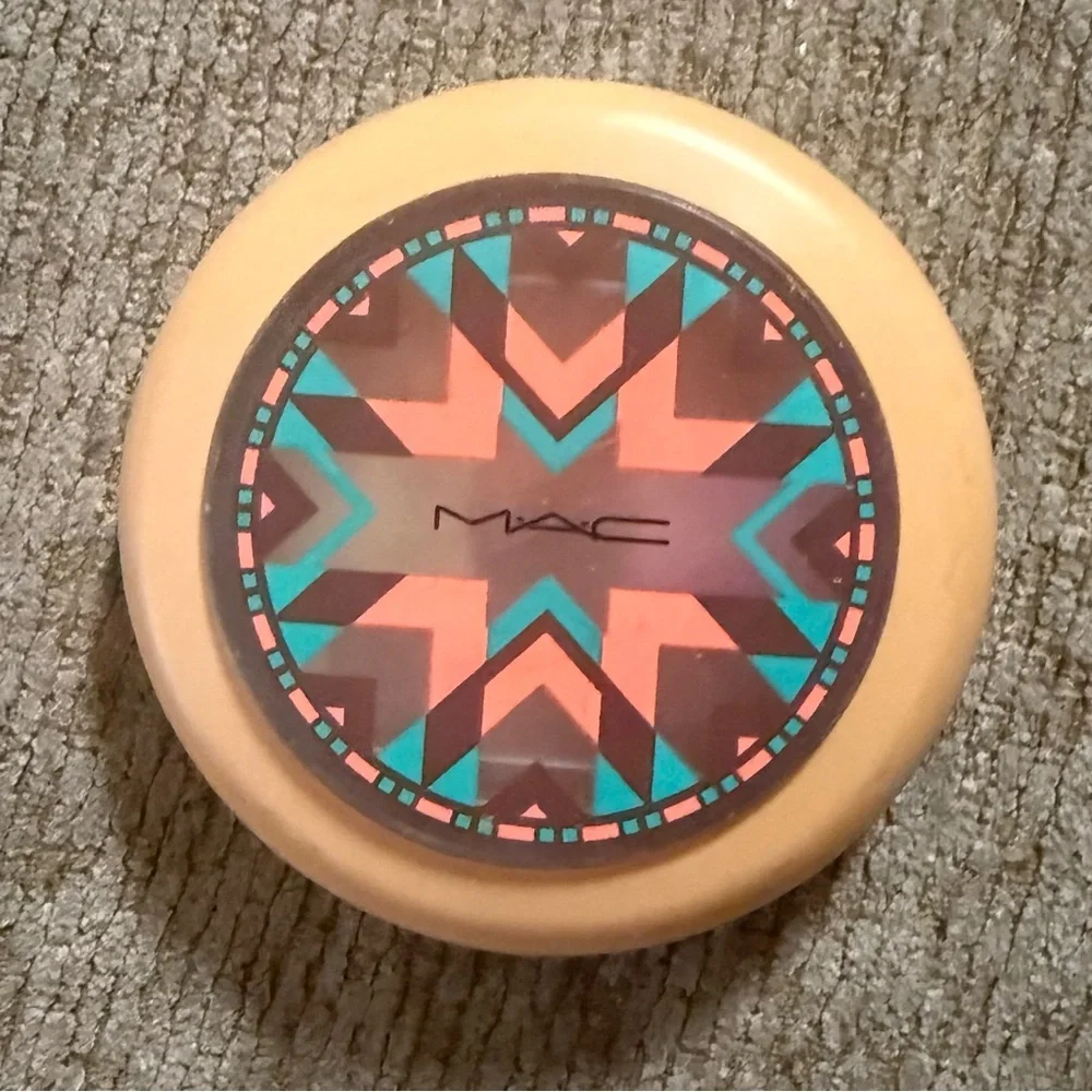 MAC Cosmetics preowned item